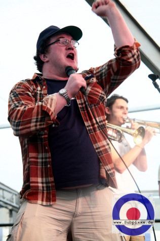 Buttermaker (D) und Die Tornados 12. Force Attack Festival - Behnkenhagen - Zeltbuehne 26. Juli 2008 (2).JPG